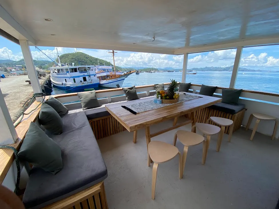 Zendaya Phinisi | Boat Komodo Trip