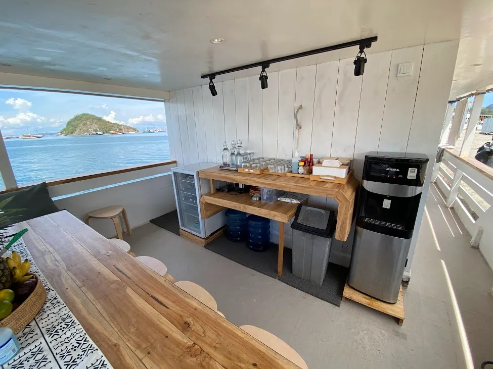 Zendaya Phinisi | Boat Komodo Trip