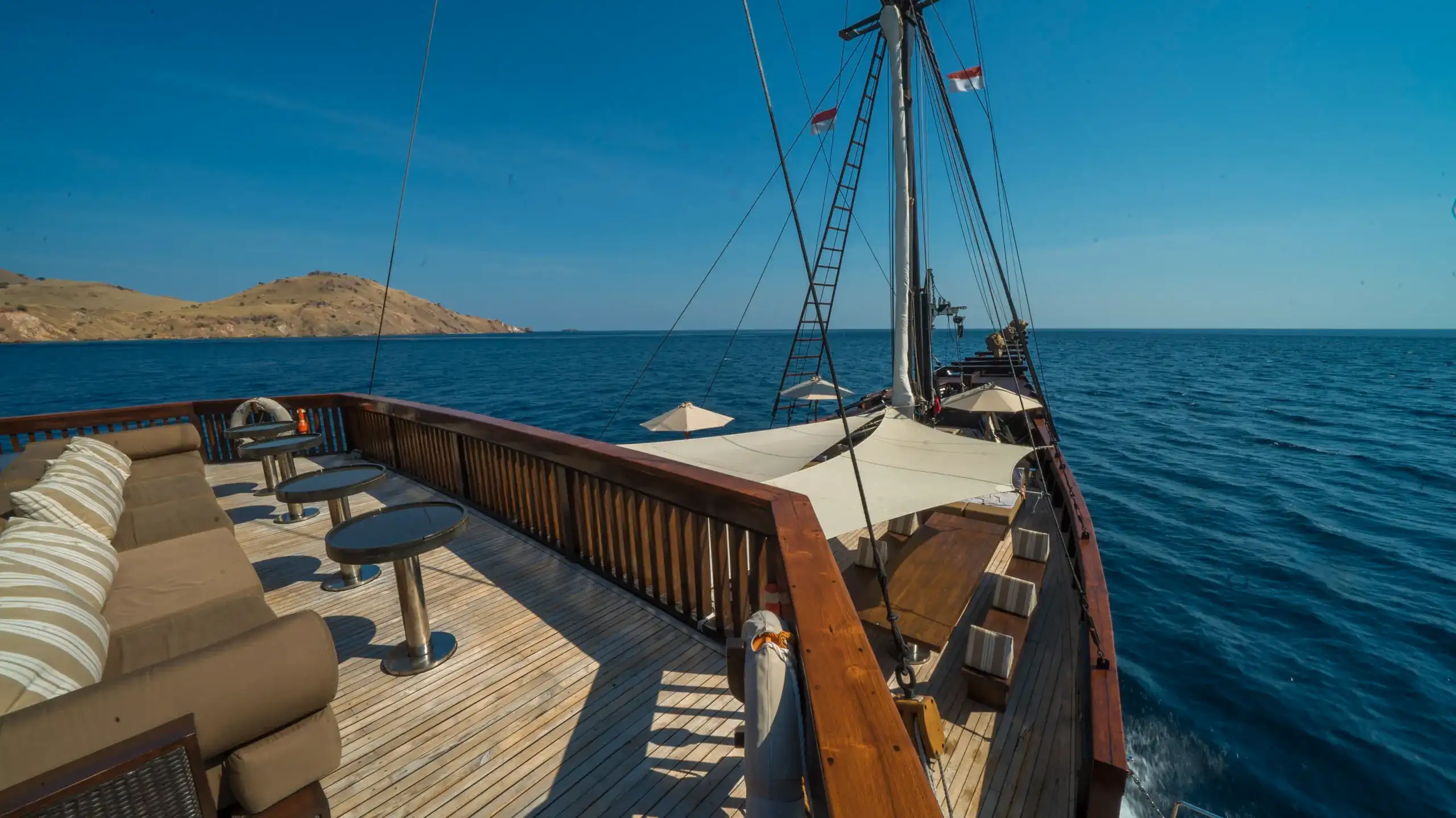 Alila Purnama Cruise Phinisi Liveaboard | Boat Komodo Trip