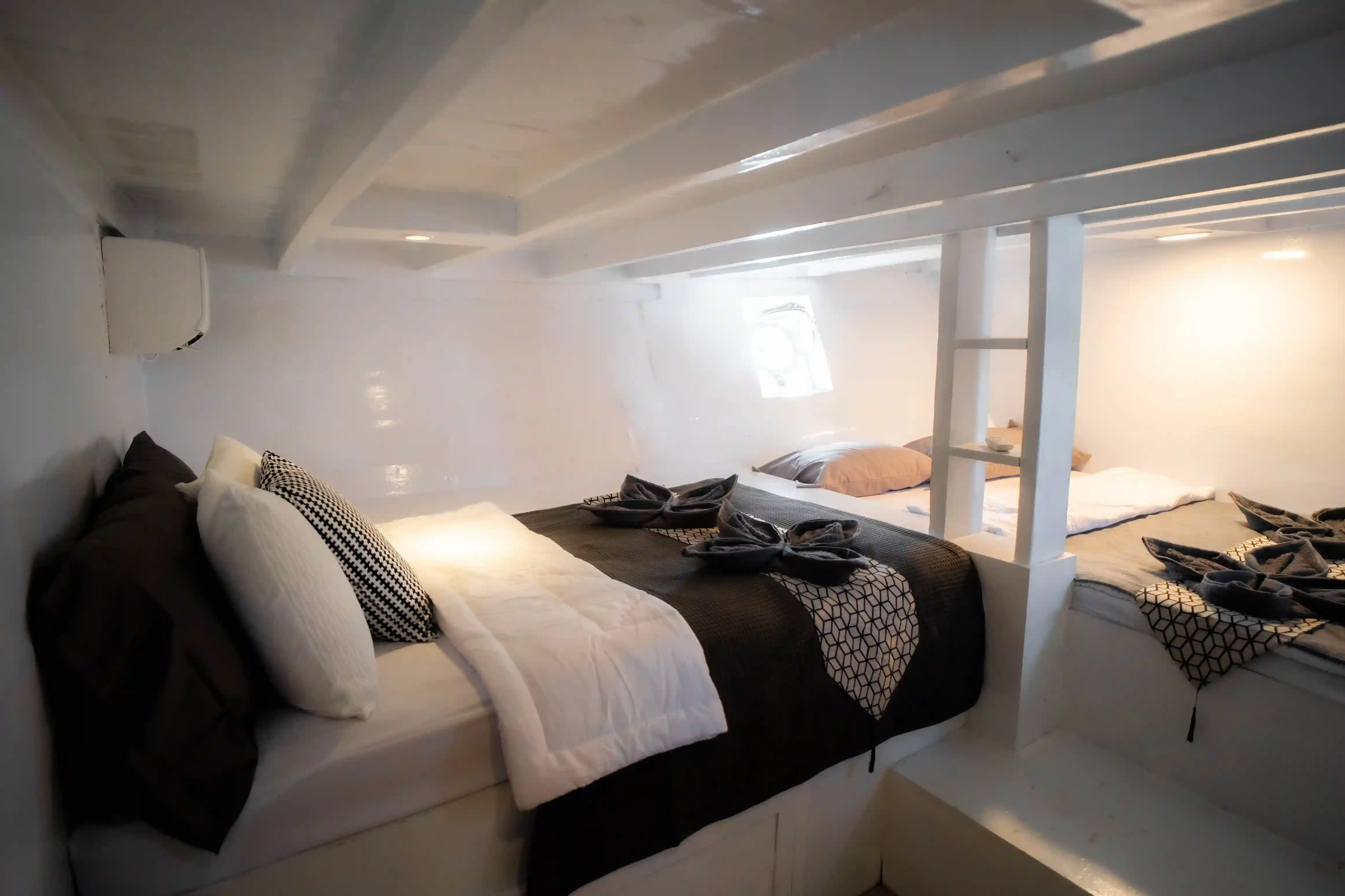 Kanawa Room on Derya Phinisi | Boat Charter | Komodo National Park | Boat Komodo Trip