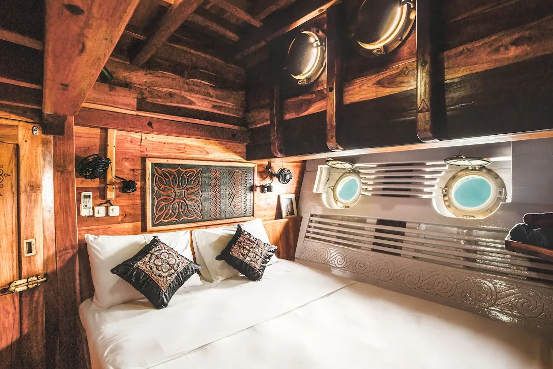 Calico Jack Liveaboard | Raja Ampat Diving Tour | Komodo Dragon Tour | Boat Komodo Trip