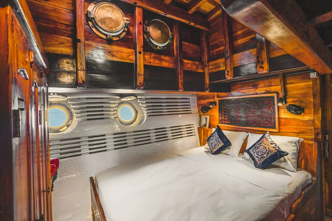 Calico Jack Liveaboard | Raja Ampat Diving Tour | Komodo Dragon Tour | Boat Komodo Trip