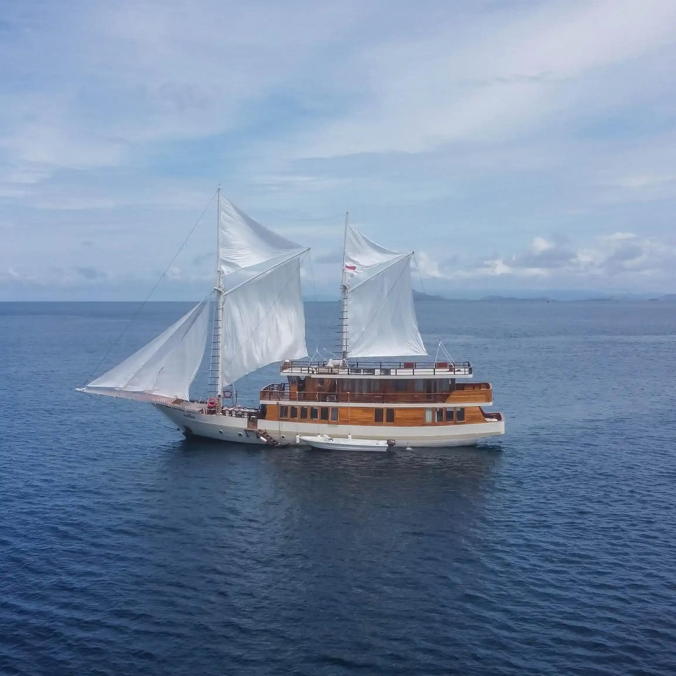 Elrora Phinisi VIP Charter