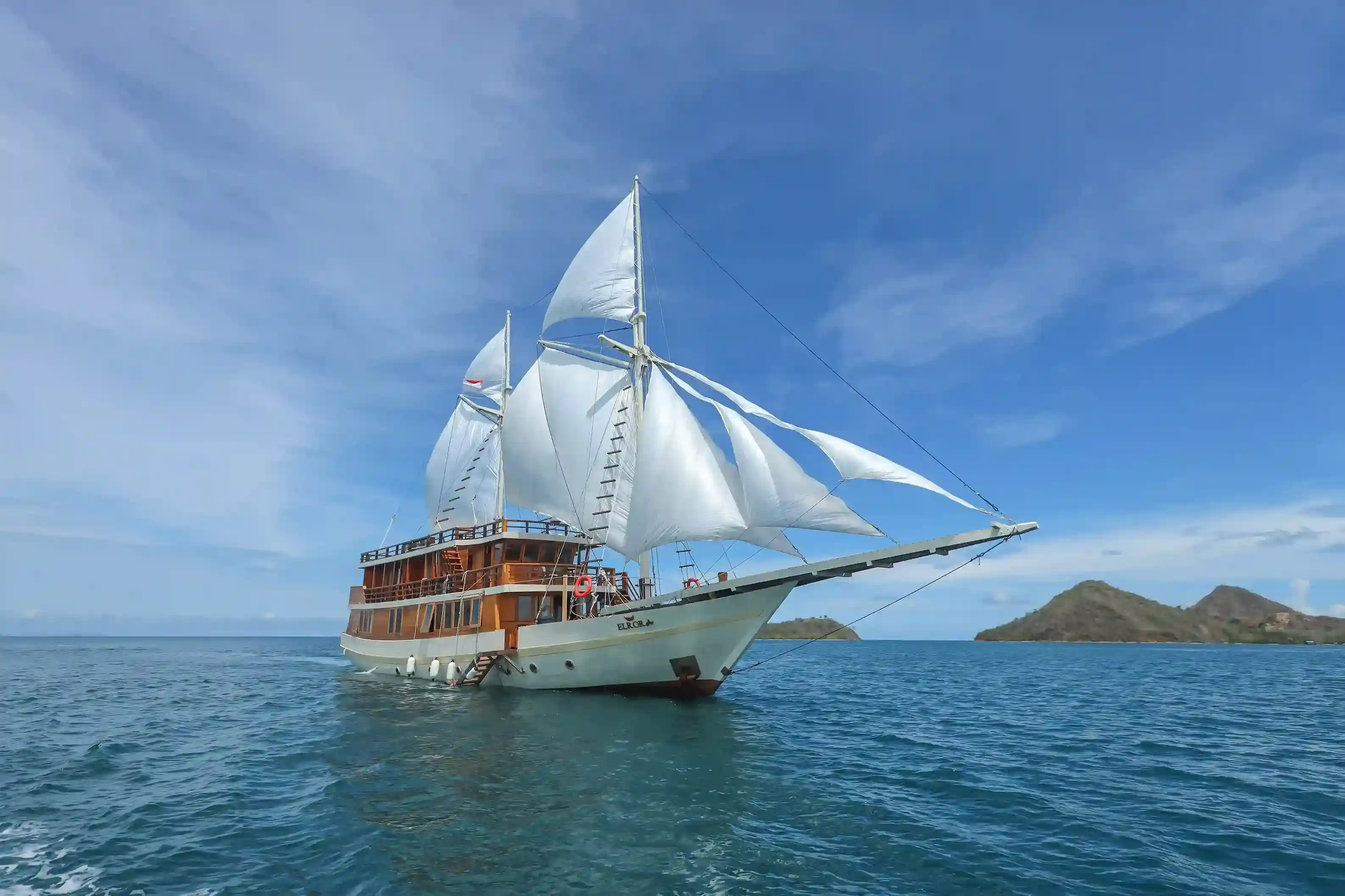 Exteriror | Elrora Cruise Phinisi by Boat Komodo Trip