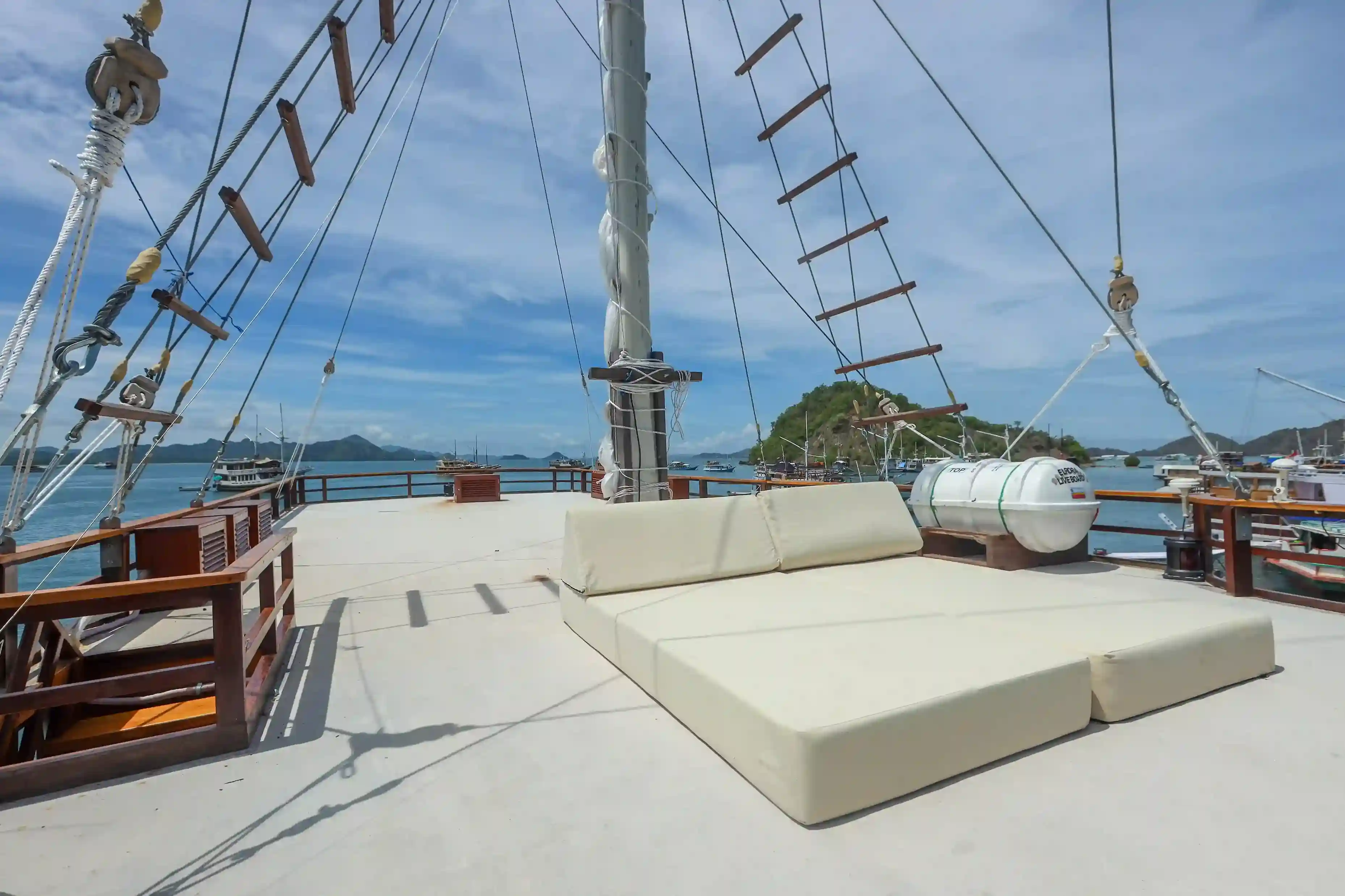 Sundeck | Elrora Cruise Phinisi by Boat Komodo Trip