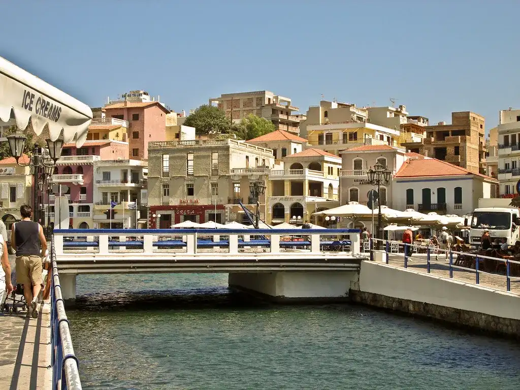 Aglios Nikolaos, Crete (source: flickr)