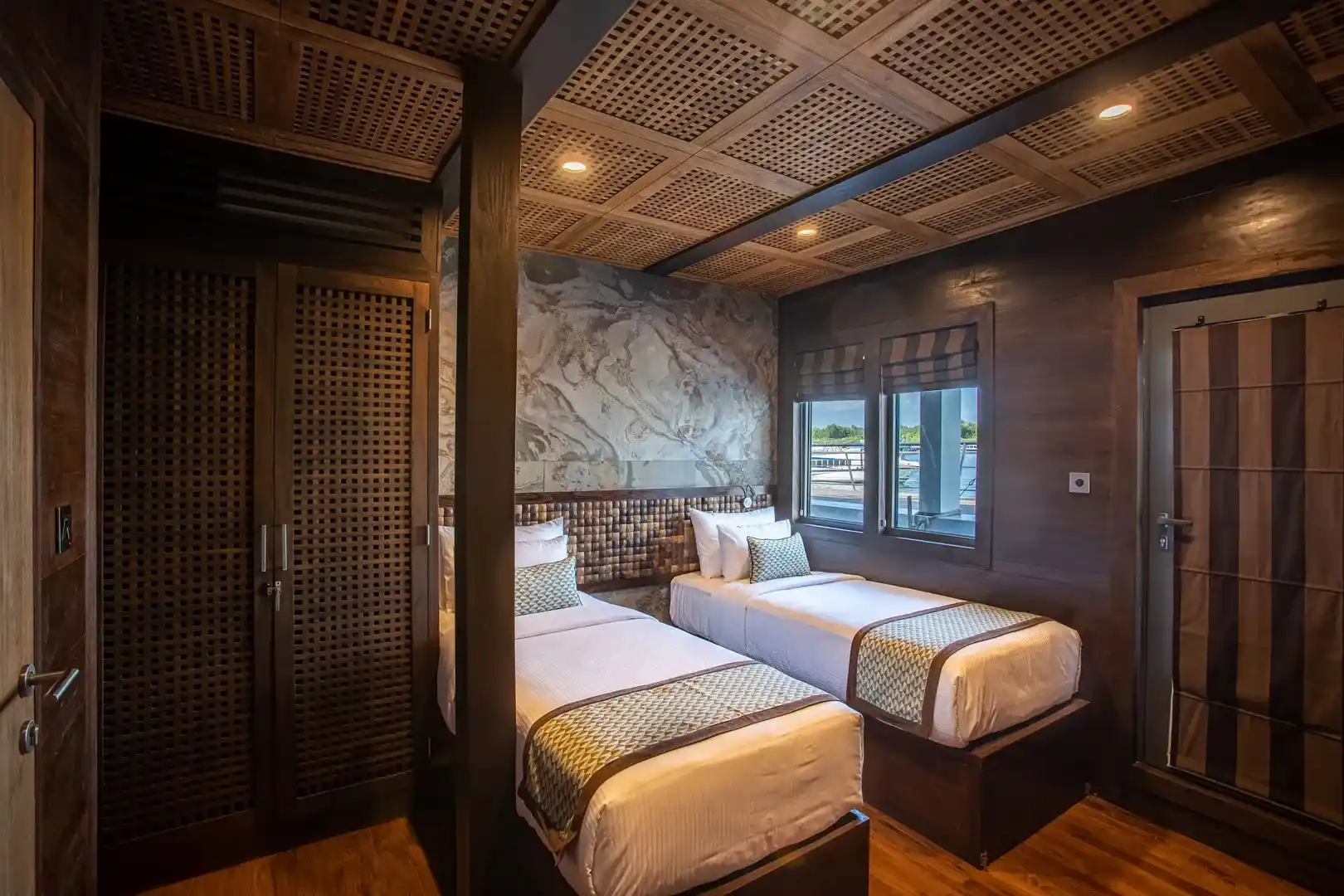 Crowrie Cabin Scubaspa Zen Liveaboard Phinisi Boat Charter | Komodo trip | Raja Ampat trip | Boat Komodo Trip