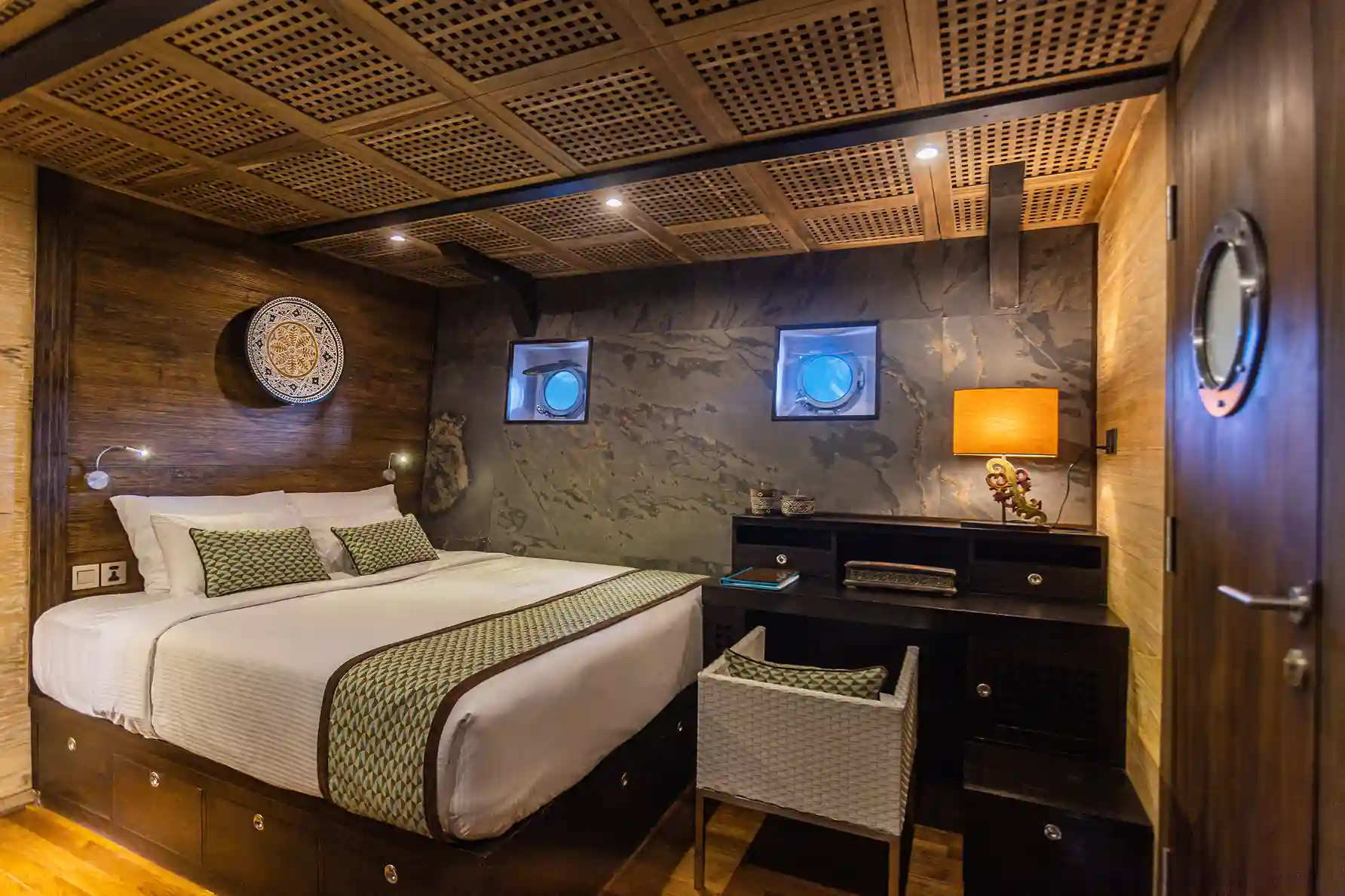 Sea Star Cabin Scubaspa Zen Liveaboard Phinisi Boat Charter | Komodo trip | Raja Ampat trip | Boat Komodo Trip