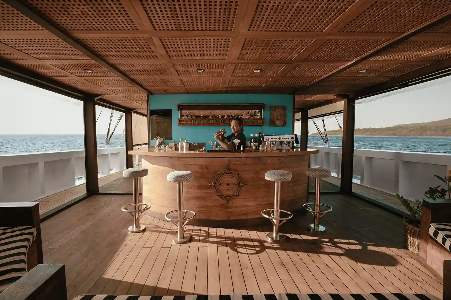 Bar Scubaspa Zen Liveaboard Phinisi Boat Charter | Komodo trip | Raja Ampat trip | Boat Komodo Trip