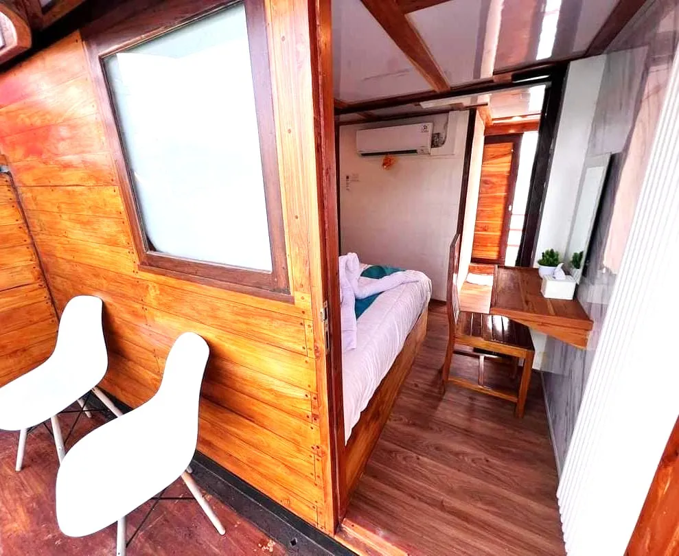 Kerang Cabin - Komodo to Lombok