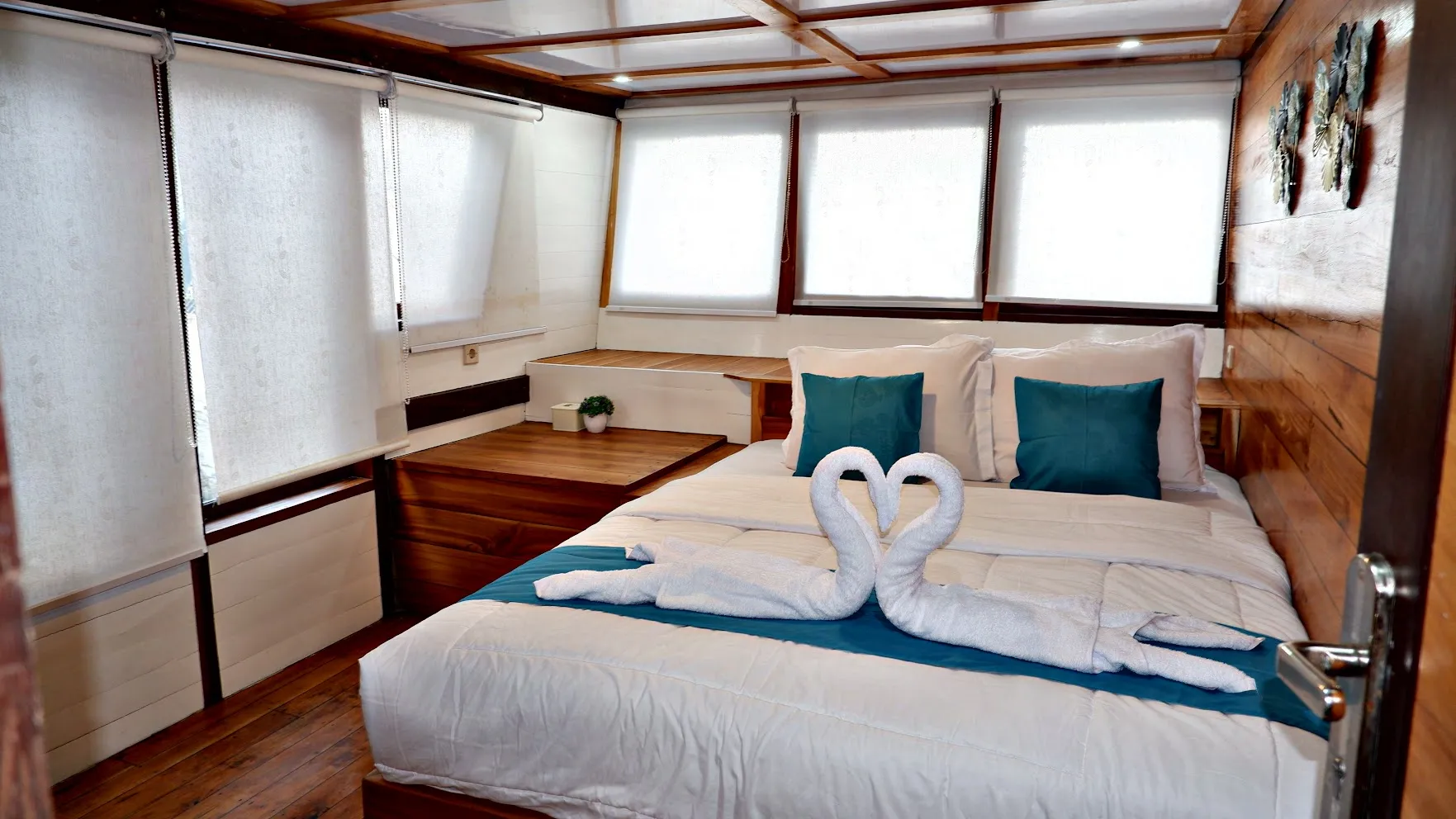 Paus Cabin - Komodo to Lombok