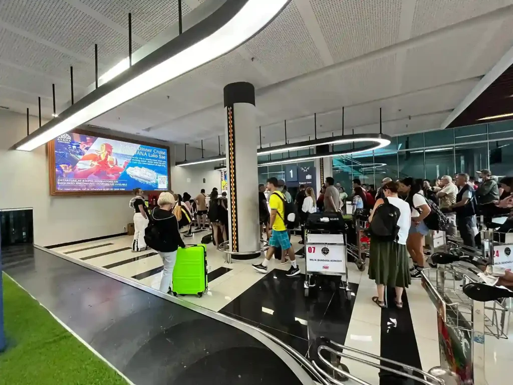 Airport Luggage Pick up Station - Boat Komodo Trip