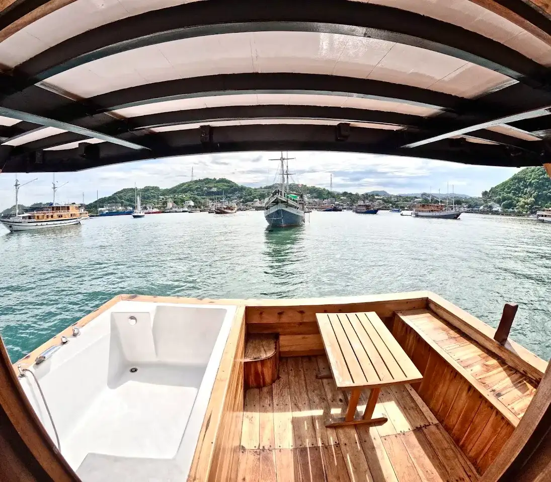 VIP Room Andalucia II Phinisi | Komodo Boat Charter | Komodo Trip
