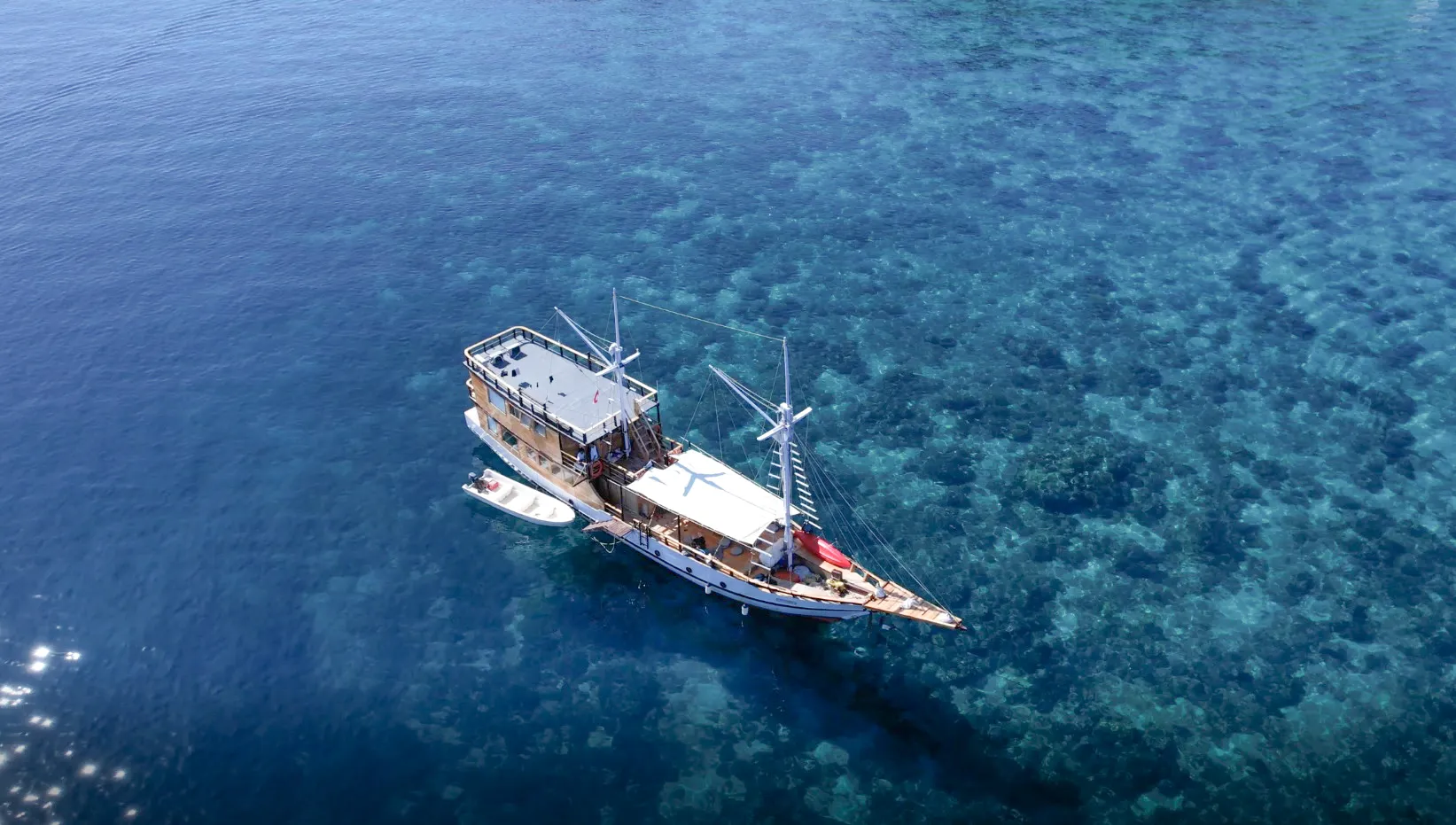 Exterior Andalucia II Phinisi | Komodo Boat Charter | Komodo Trip