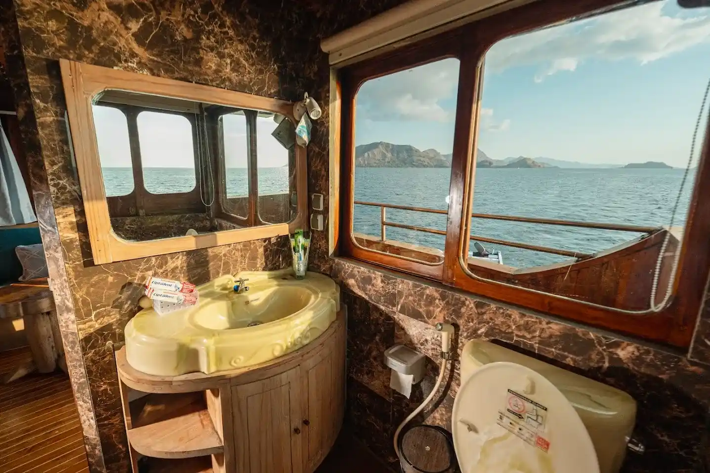 Master Cabin Bathroom on Cajoma V Phinisi Boat Charter | Liveaboard | Komodo Tour | Boat Komodo Trip