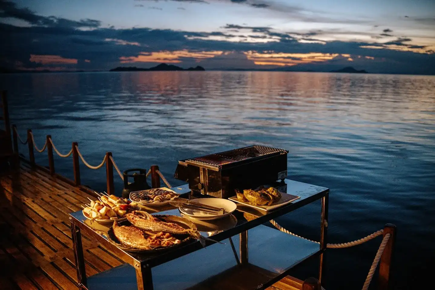 BBQ with Jofiel Phinisi | Komodo Island Tour | Boat Komodo Trip