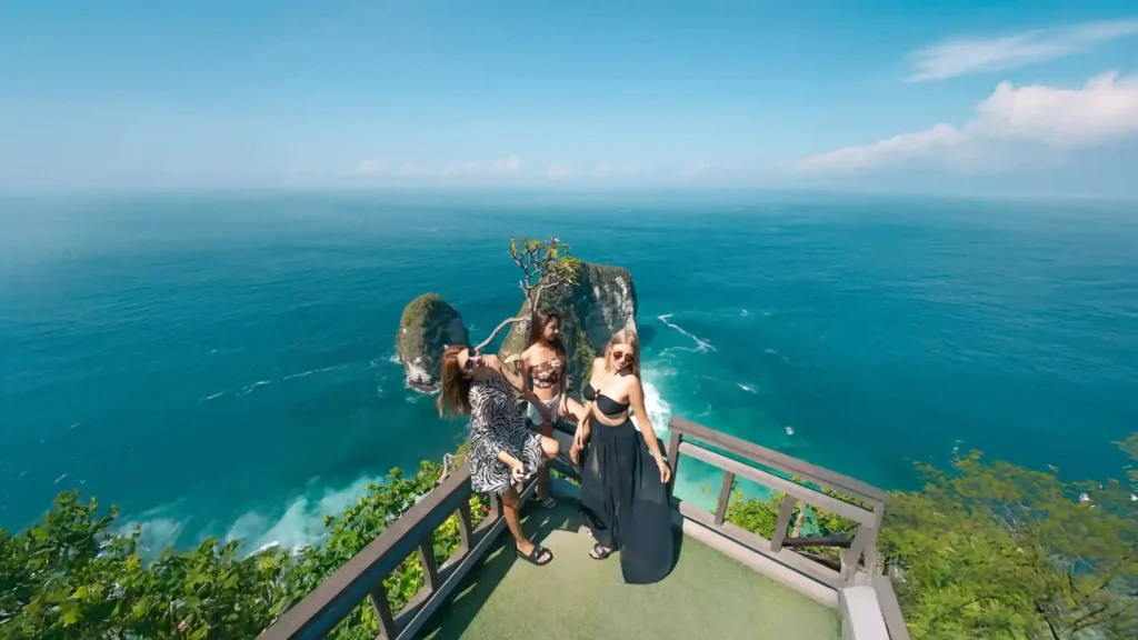 Kelingking Beach on Bali Island | Bali Tour by Boat Komodo Trip X Bali Premium Trip