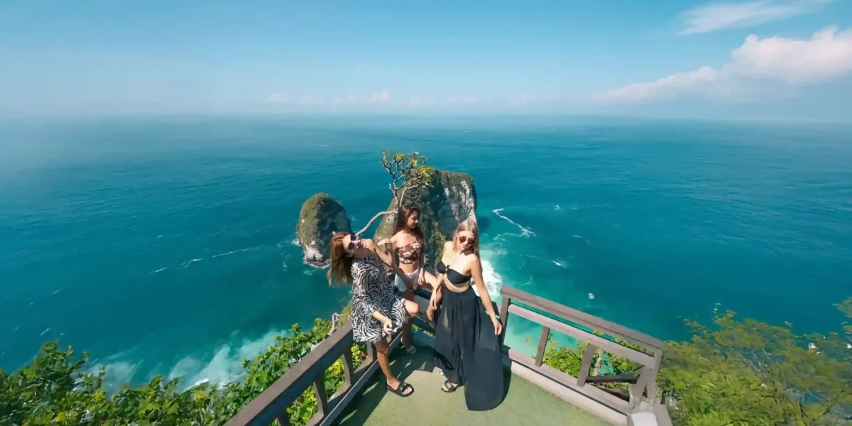 Kelingking Beach on Bali Island | Bali Tour by Boat Komodo Trip X Bali Premium Trip