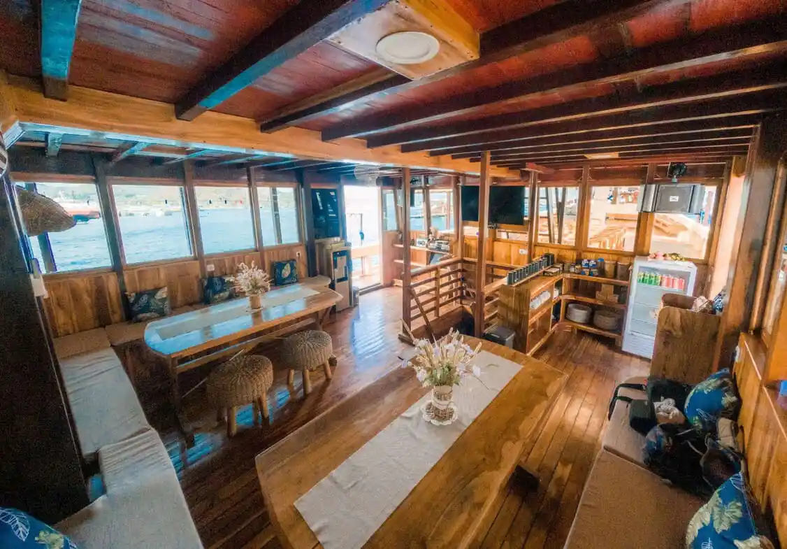Indoor Lounge & Bar | Lamborajo II Phinisi | Komodo National Park | Boat Komodo Trip