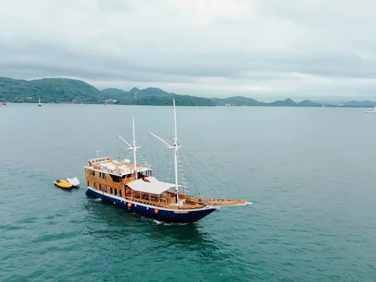 Maipa Deapati Phinisi Boat Charter | Komodo Tour | Boat Komodo Trip