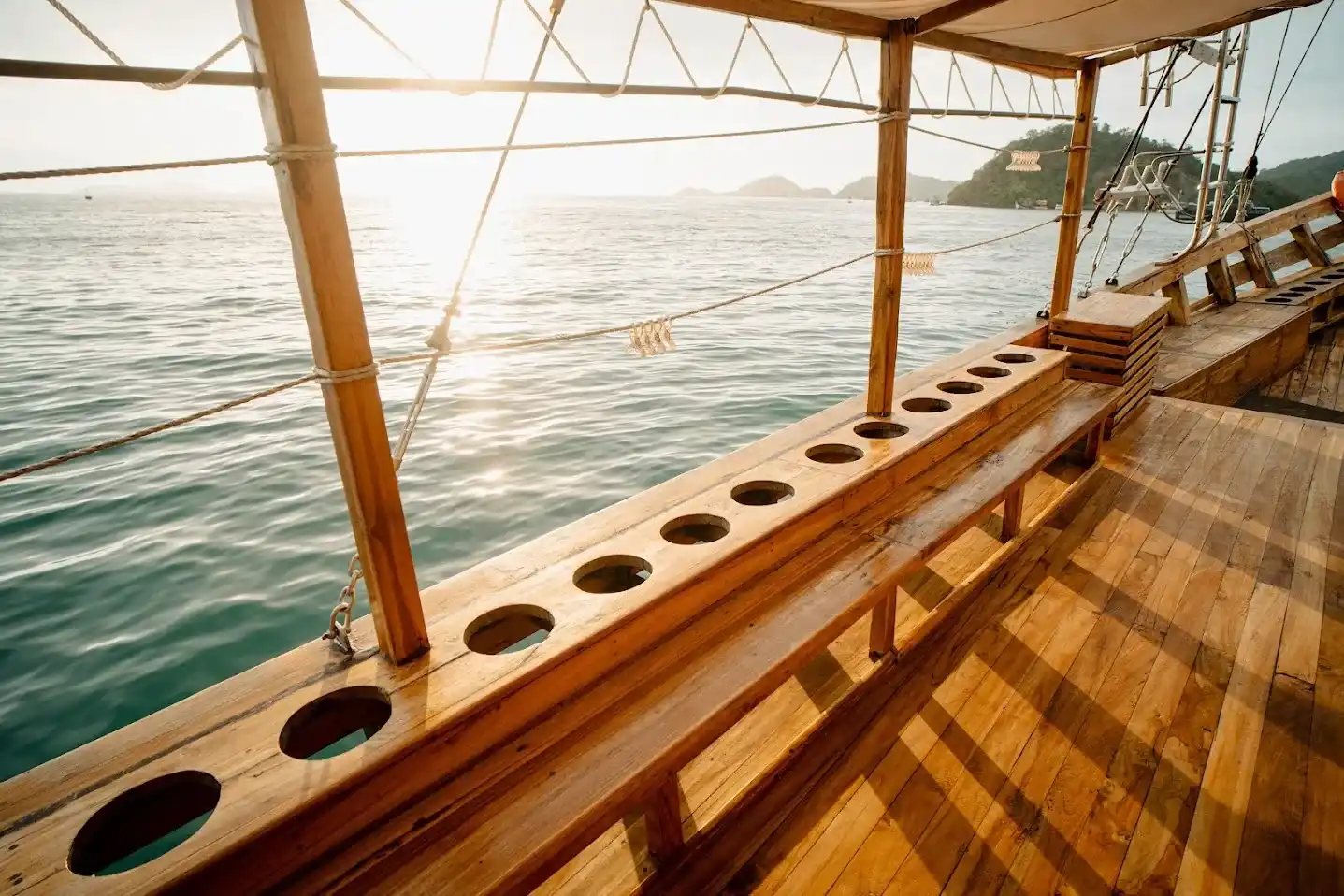 Maipa Deapati Phinisi Boat Charter | Dive Deck | Komodo Tour | Boat Komodo Trip