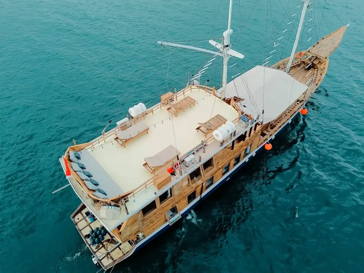 Maipa Deapati Phinisi Boat Charter | Sundeck | Komodo Tour | Boat Komodo Trip