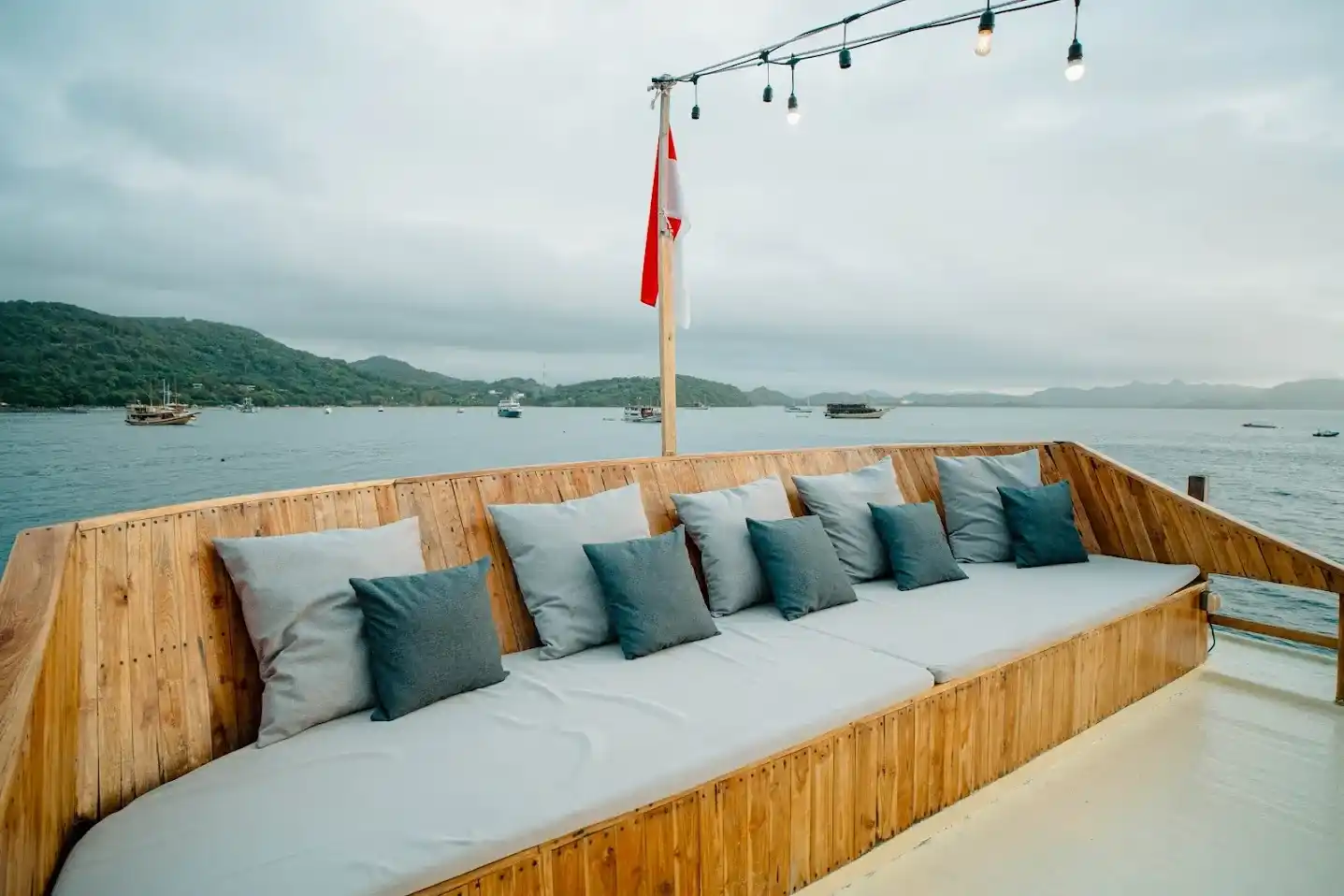Maipa Deapati Phinisi Boat Charter | Sundeck | Komodo Tour | Boat Komodo Trip