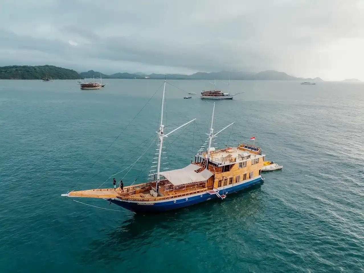 Maipa Deapati Phinisi Boat Charter