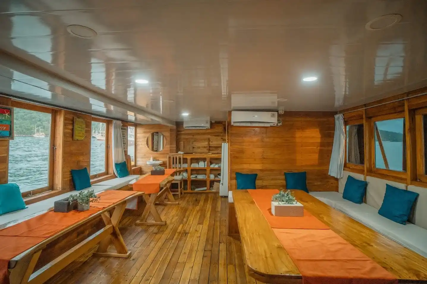 Maipa Deapati Phinisi Boat Charter | Indoor DIning Area | Komodo Tour | Boat Komodo Trip