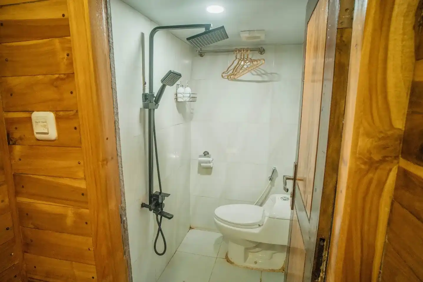 Maipa Deapati Phinisi Boat Charter | Master Cabin | Komodo Tour | Boat Komodo Trip