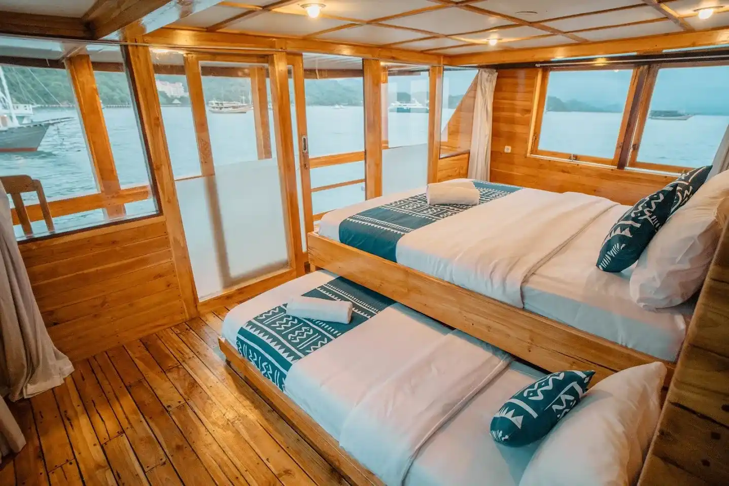 Maipa Deapati Phinisi Boat Charter | Master Cabin | Komodo Tour | Boat Komodo Trip