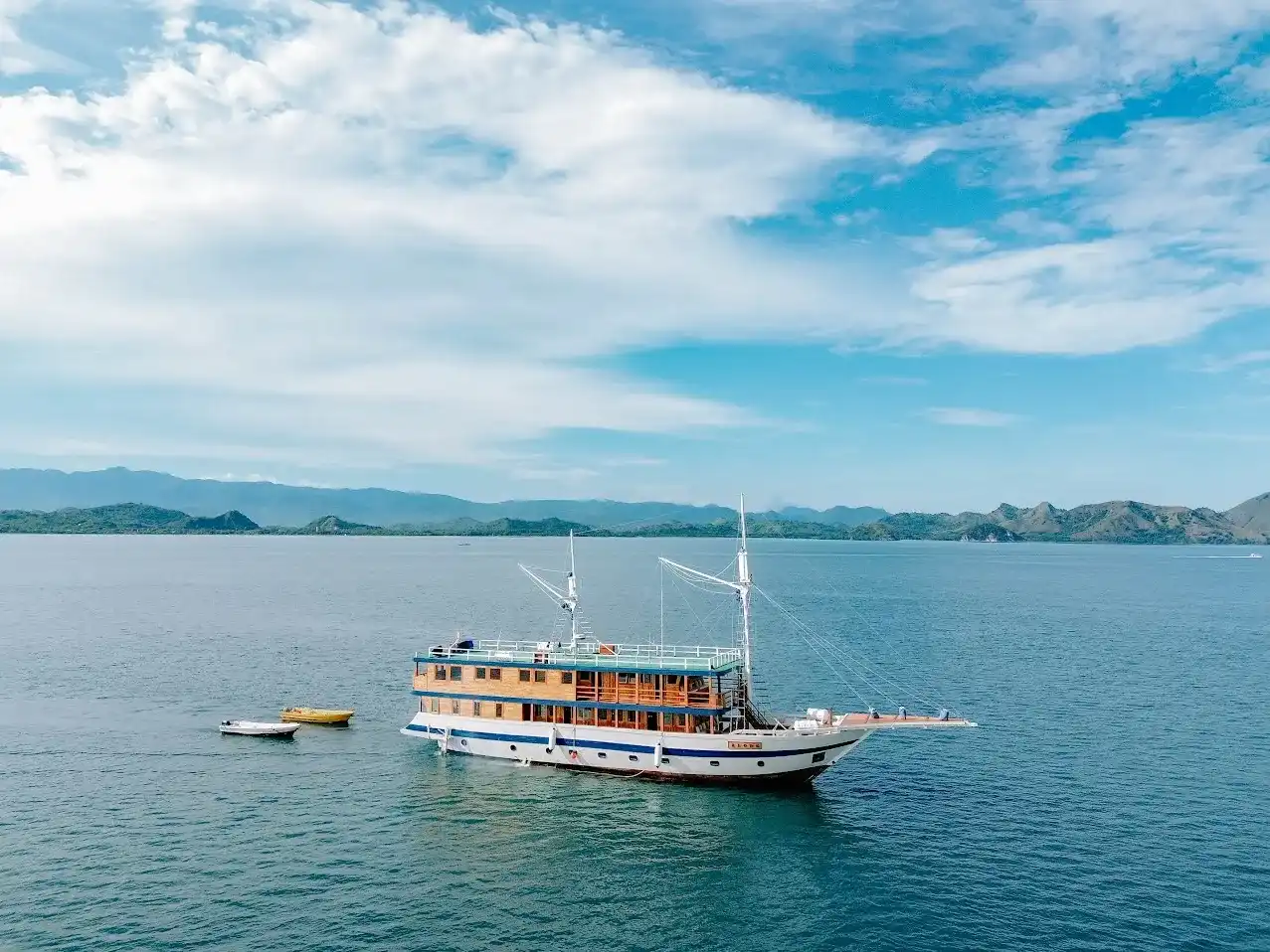 Alore Phinisi Boat Charter | Komodo Tour | Boat Komodo Trip