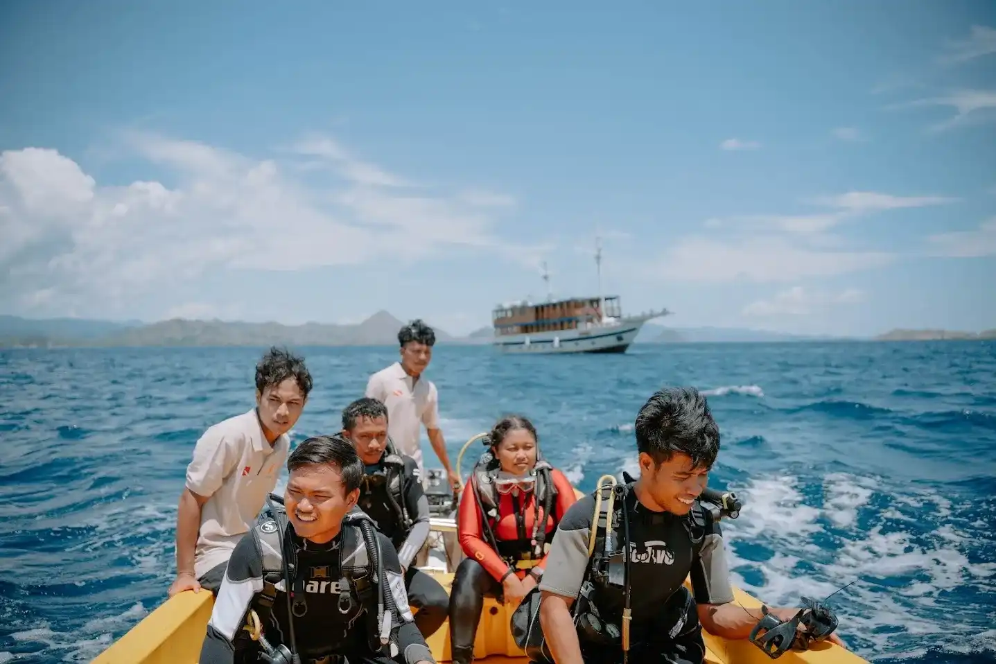 Diving Tour with Alore Phinisi | Komodo Island Tour | Boat Komodo Trip