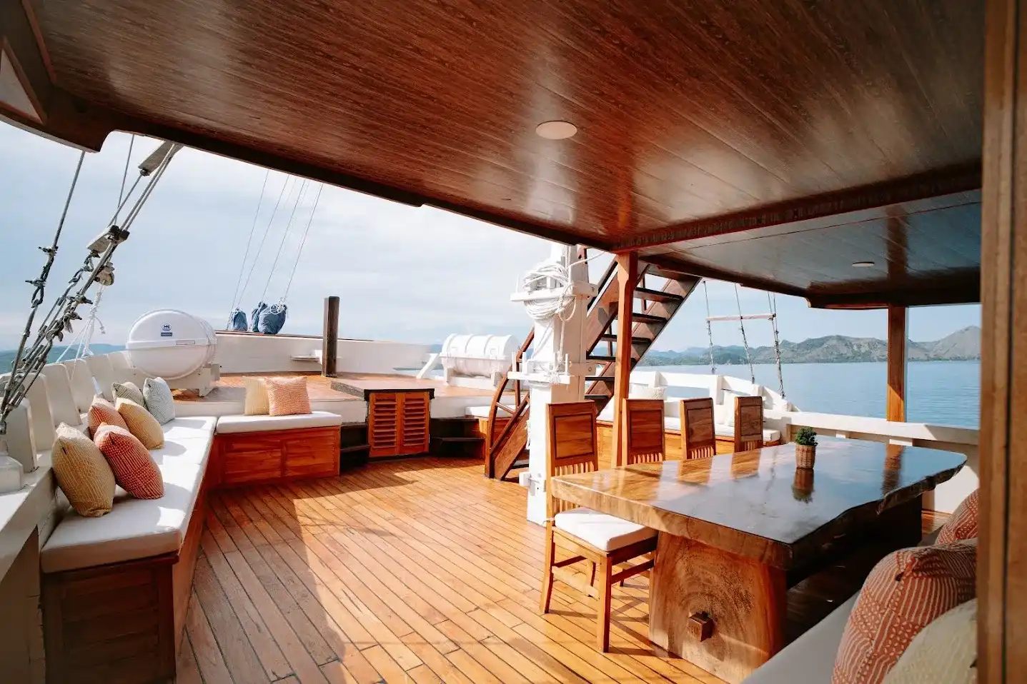 Outdoor Dining Area on Alore Phinisi | Komodo Island Tour | Boat Komodo Trip