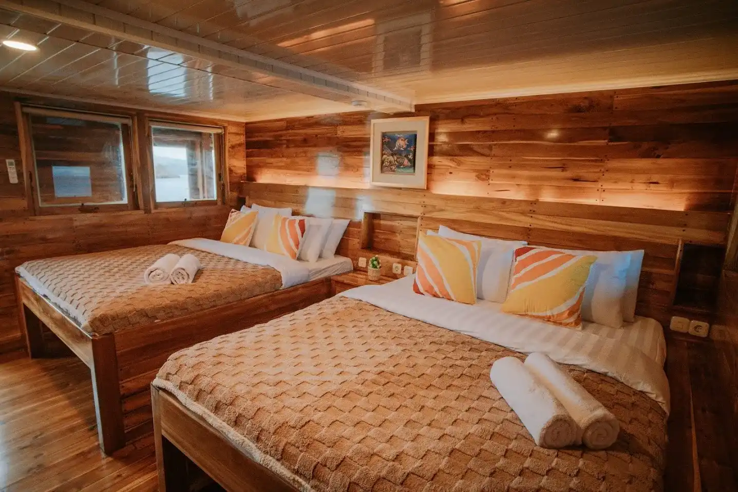 Cabin 1 Upper Deck on Alore Phinisi | Komodo Island Tour | Boat Komodo Trip