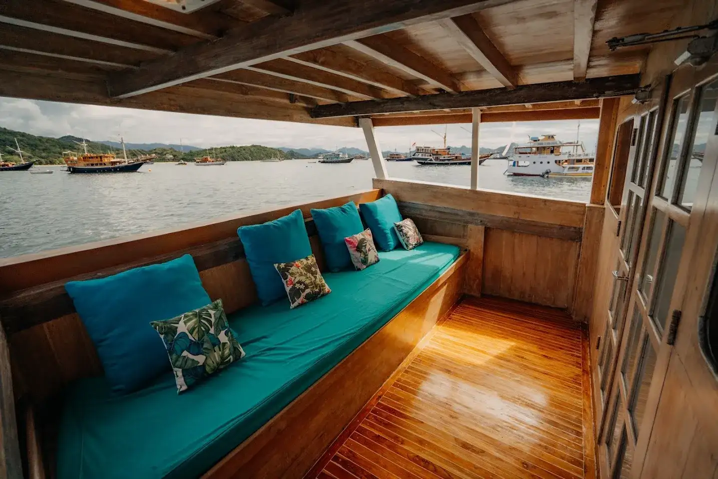 Cajoma IV Phinisi Boat Charter | Master Cabin Balcony | Liveaboard | Komodo Tour | Boat Komodo Trip