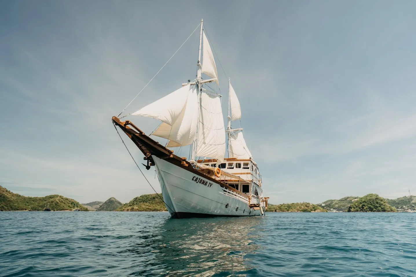 Cajoma IV Phinisi: A Dive-Equipped Komodo Charter for Ten