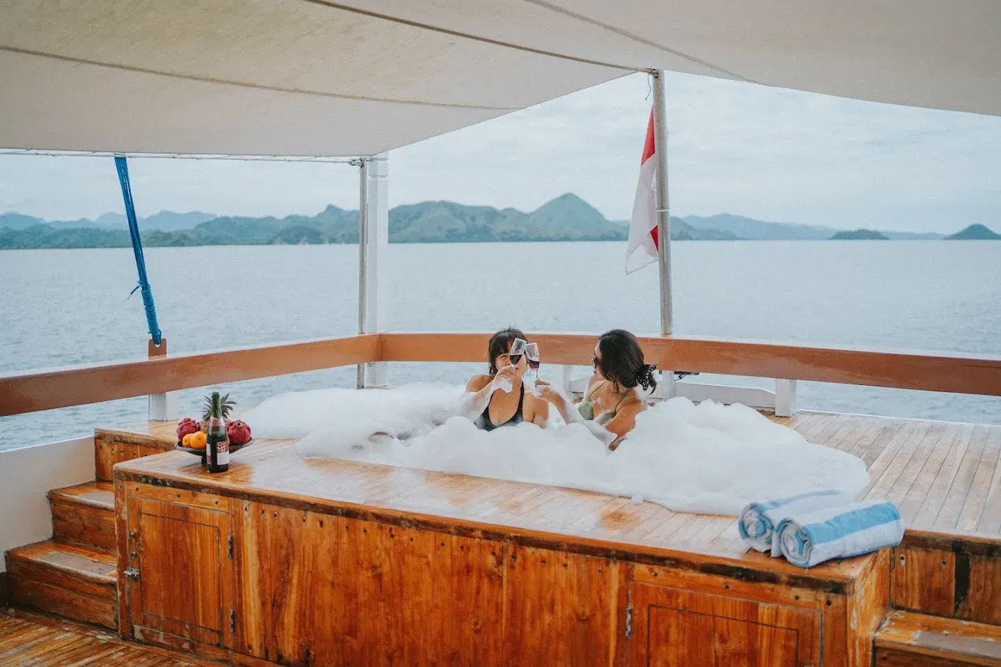 Cajoma IV Phinisi Boat Charter | Jacuzzi | Liveaboard | Komodo Tour | Boat Komodo Trip