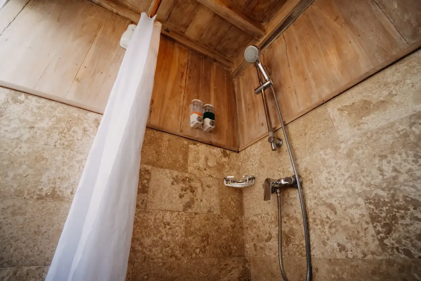 Cajoma IV Phinisi Boat Charter | Master Cabin Bathroom | Liveaboard | Komodo Tour | Boat Komodo Trip