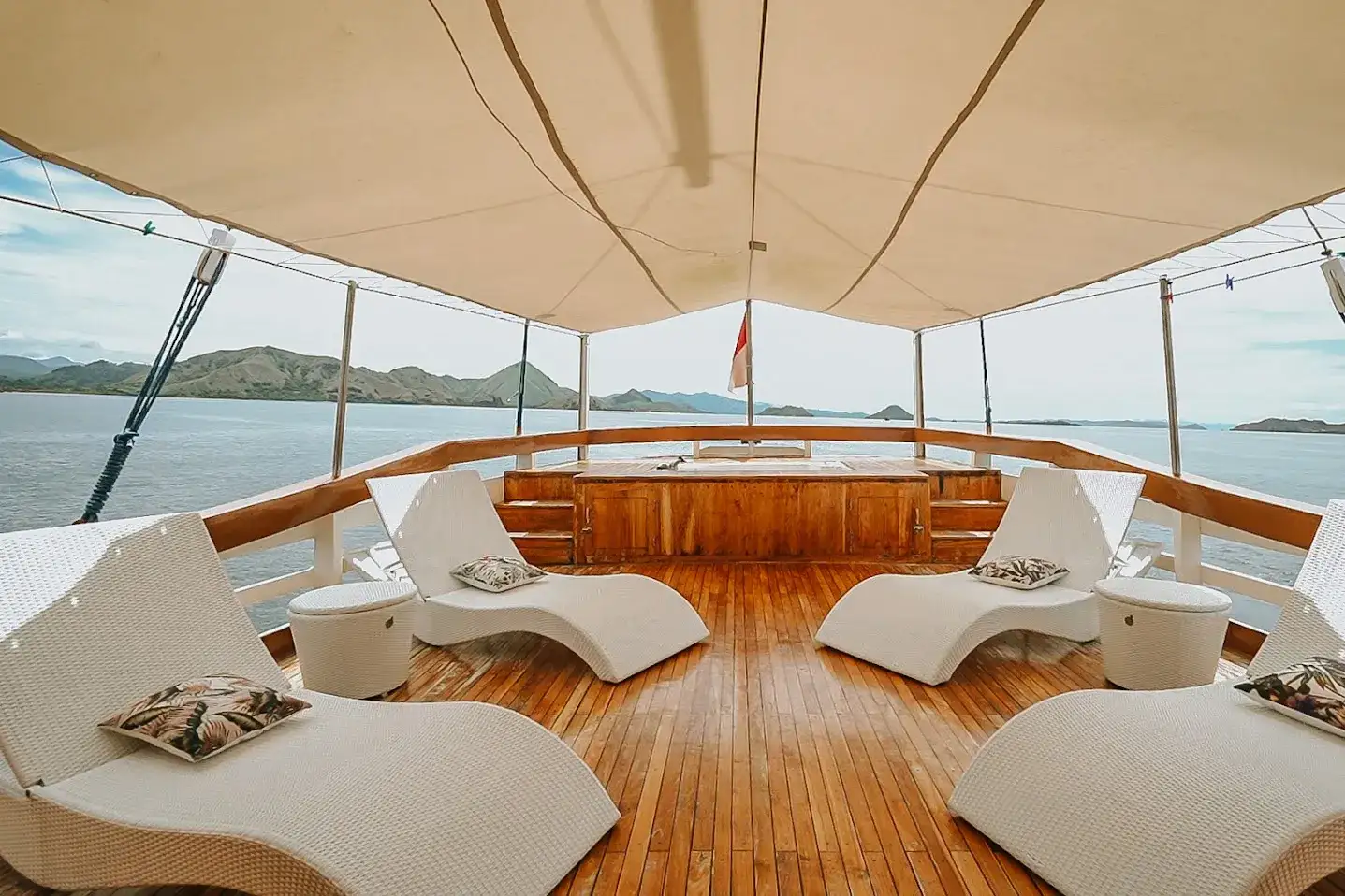 Cajoma IV Phinisi Boat Charter | Sundeck | Liveaboard | Komodo Tour | Boat Komodo Trip