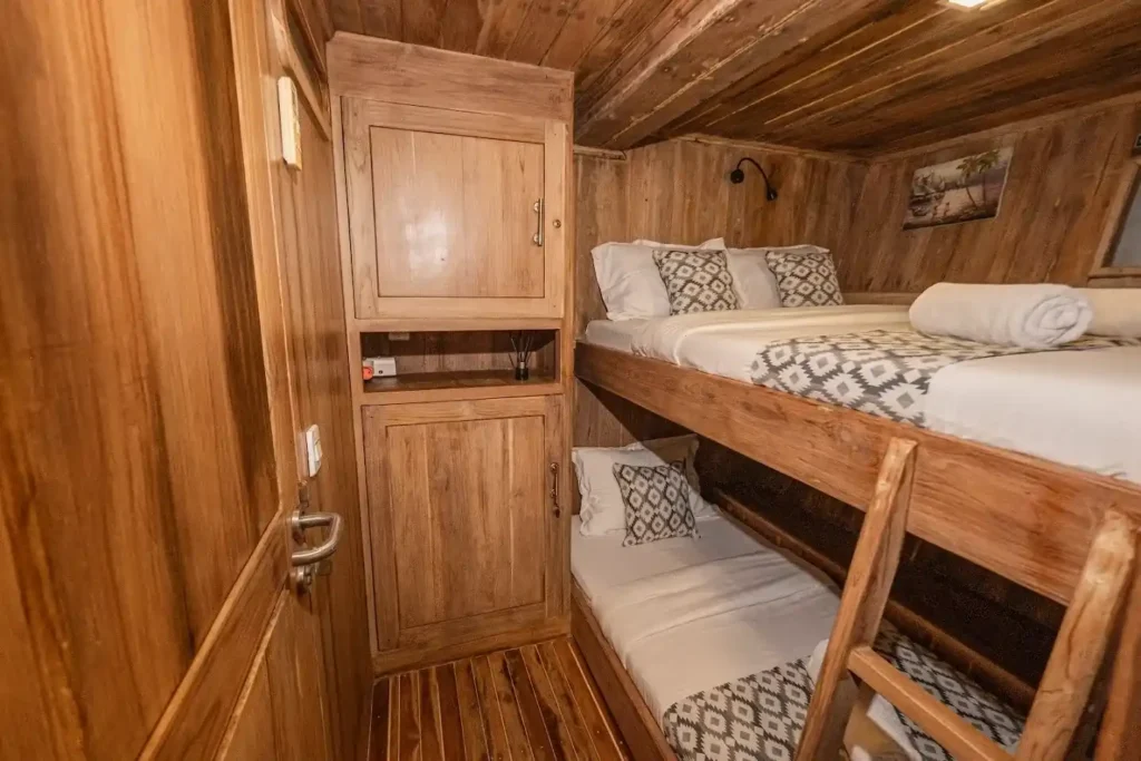 Lower Cabin on Cajoma V Phinisi Boat Charter | Liveaboard | Komodo Tour | Boat Komodo Trip