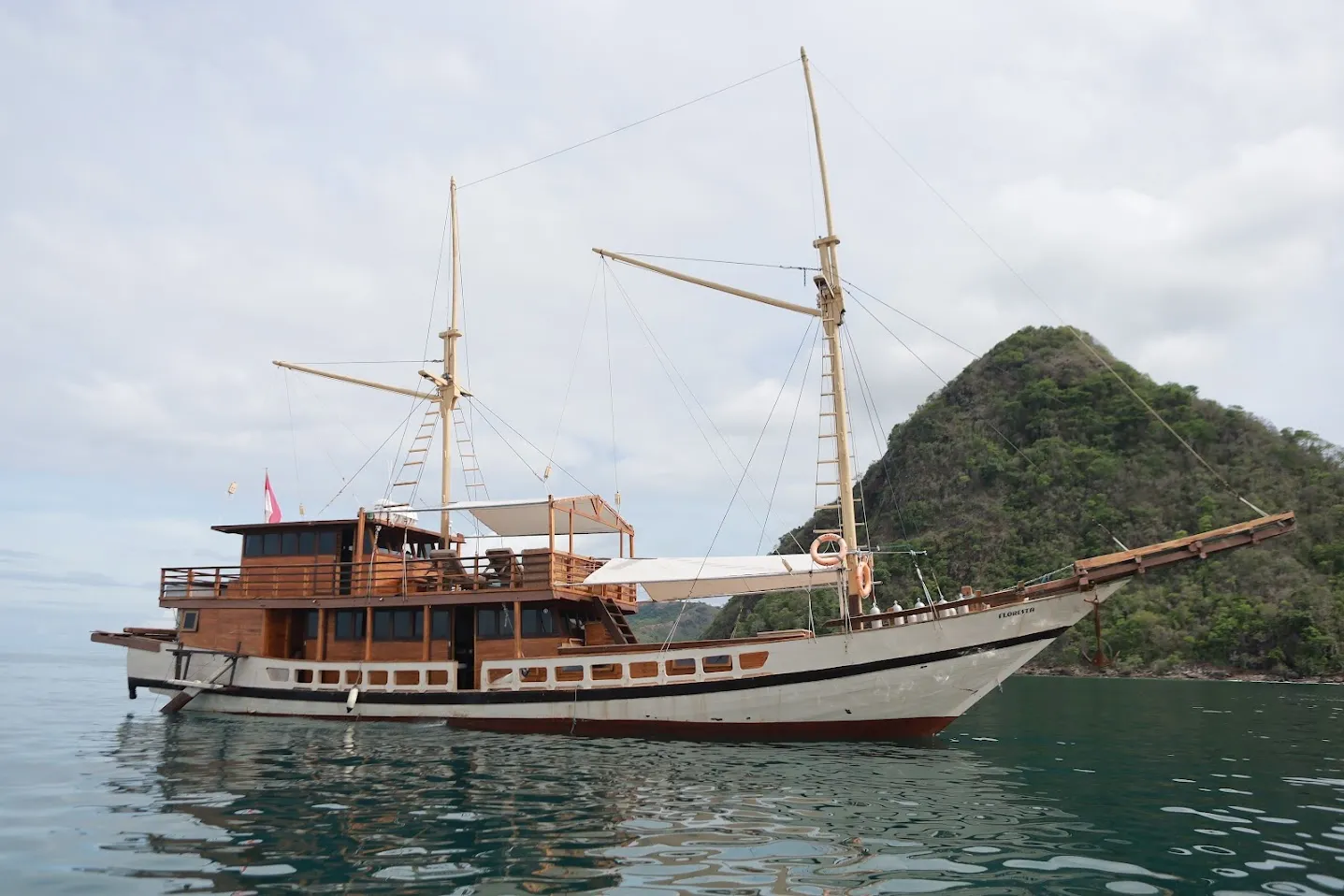 Floresta Phinisi Boat Charter | Komodo Island Tour | Boat Komodo Trip