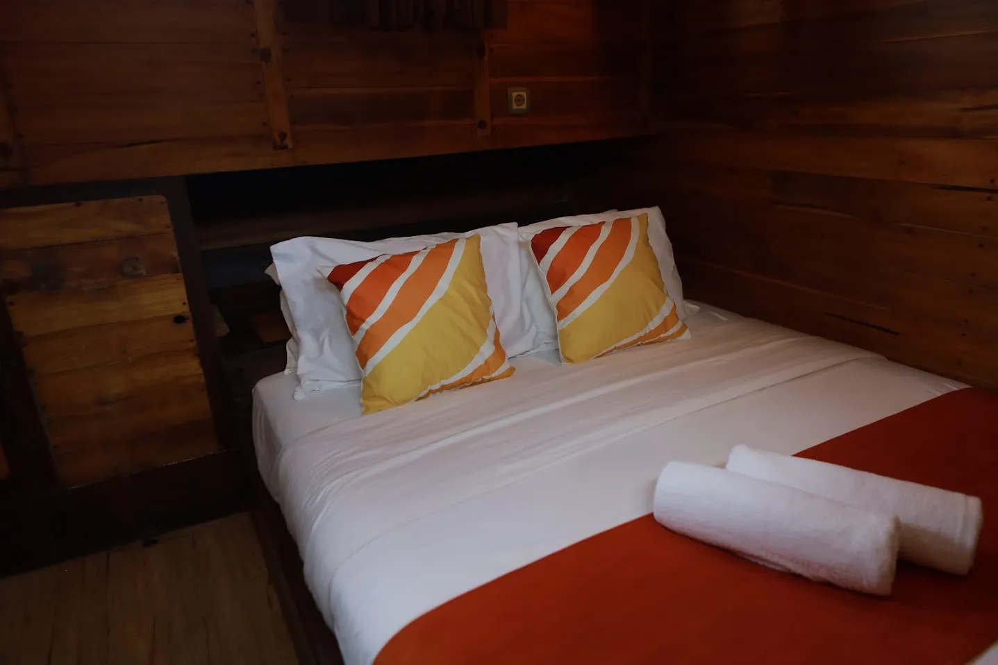Cabin 1 Lower Deck on Floresta Phinisi | Komodo Island Tour | Boat Komodo Trip