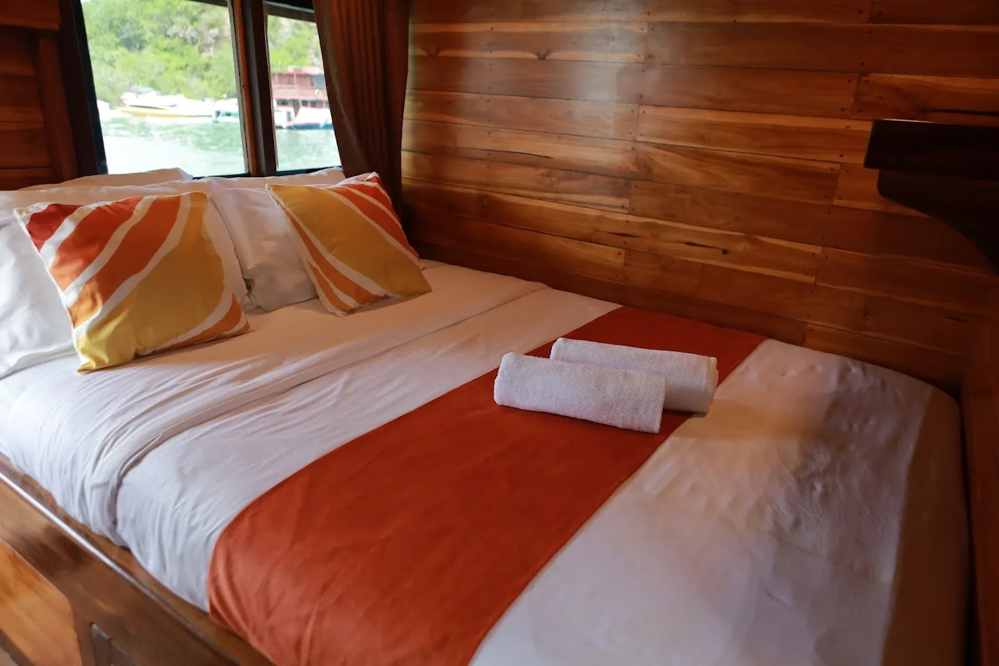 Cabin 3 Middle Deck on Floresta Phinisi | Komodo Island Tour | Boat Komodo Trip