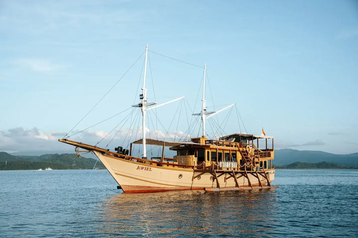 Jofiel Phinisi: Intimate Komodo Charter for 7 Guests