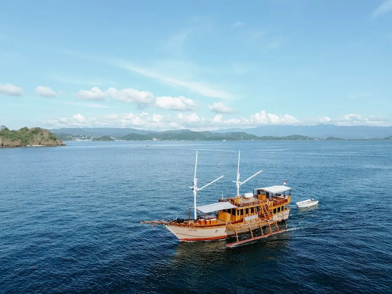 Jofiel Phinisi Boat Charter | Komodo Island Tour | Boat Komodo Trip