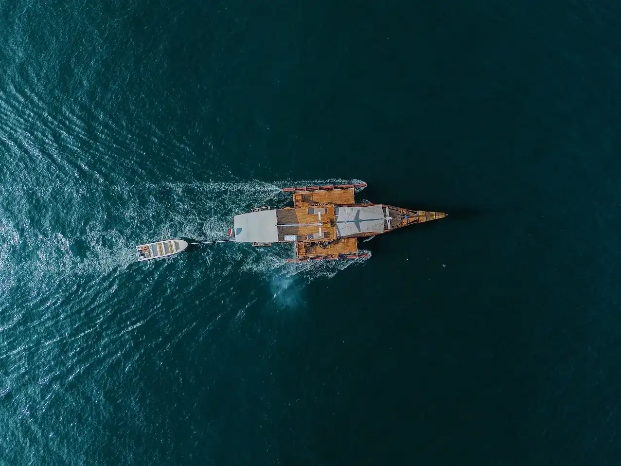 Jofiel Phinisi Boat Charter | Komodo Island Tour | Boat Komodo Trip