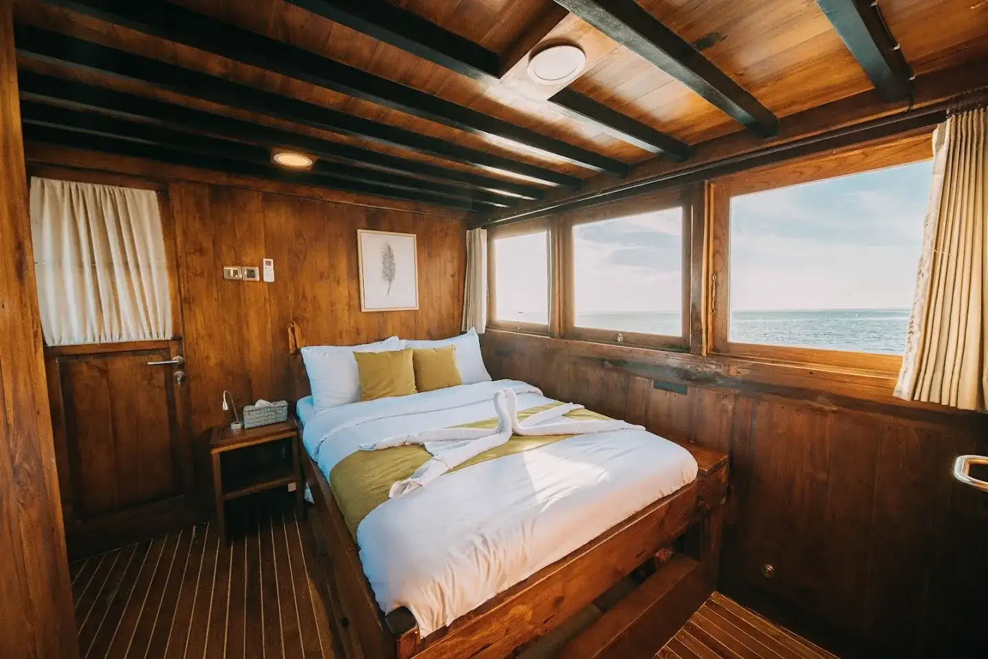 Master Cabin on Jofiel Phinisi | Komodo Island Tour | Boat Komodo Trip