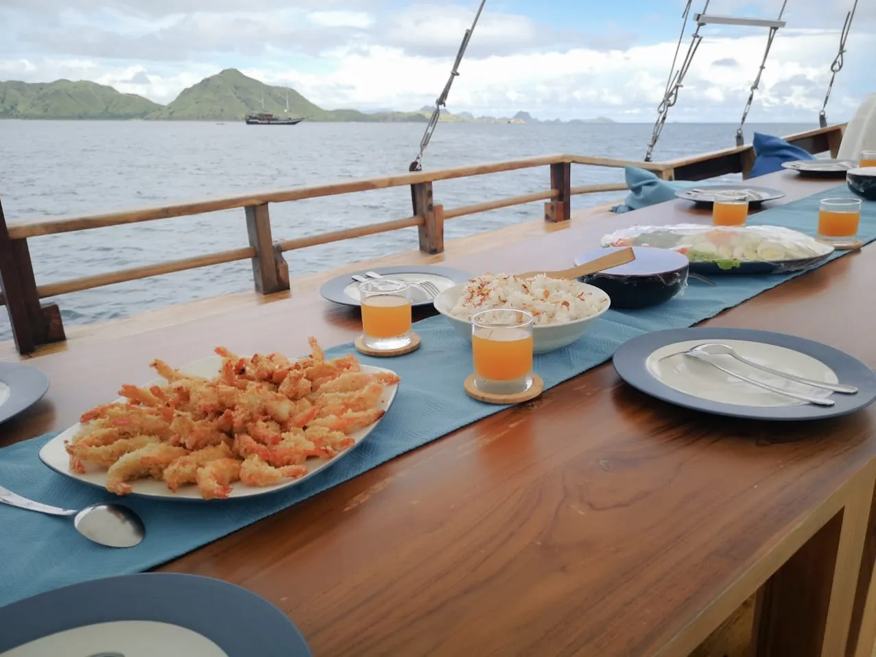 Outdoor Dining Area Andalucia II Phinisi | Komodo Boat Charter | Komodo Trip