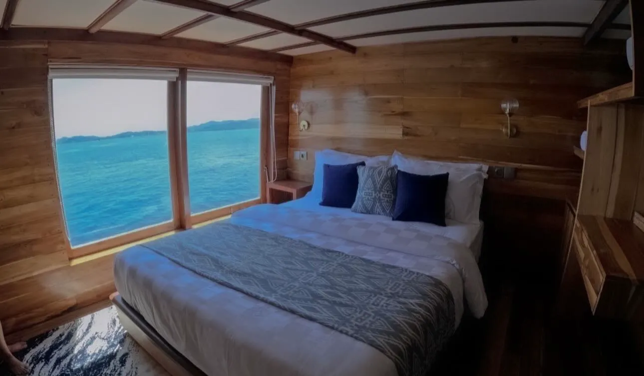 Borneo Cabin | Raffles Cruise | Komodo Tour | Boat Komodo Trip